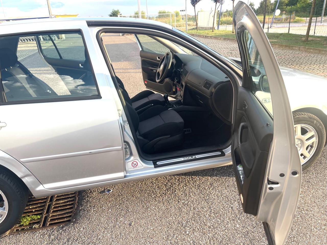 Volkswagen Golf 1.6 16V cat 5 porte Highline