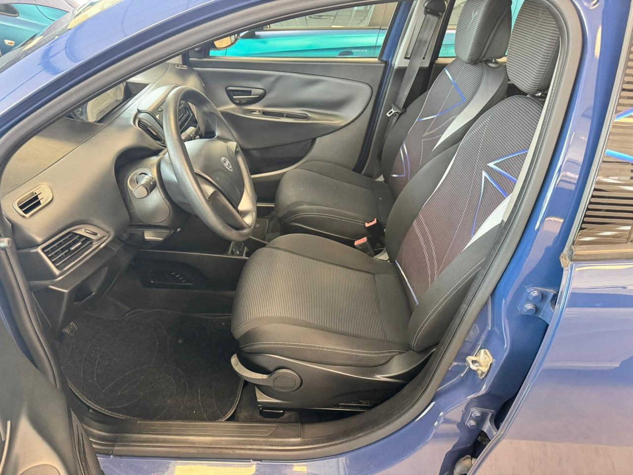 Lancia Ypsilon 1.2 69 CV 5 porte Mya