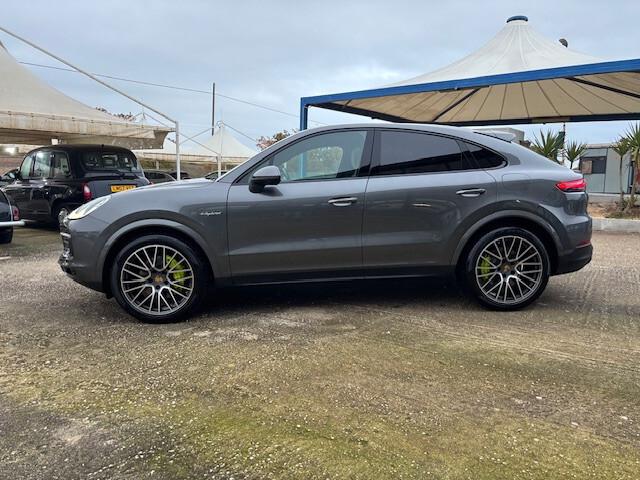 Porsche Cayenne Coupé 3.0 V6 E-Hybrid Platinum Edition 340CV