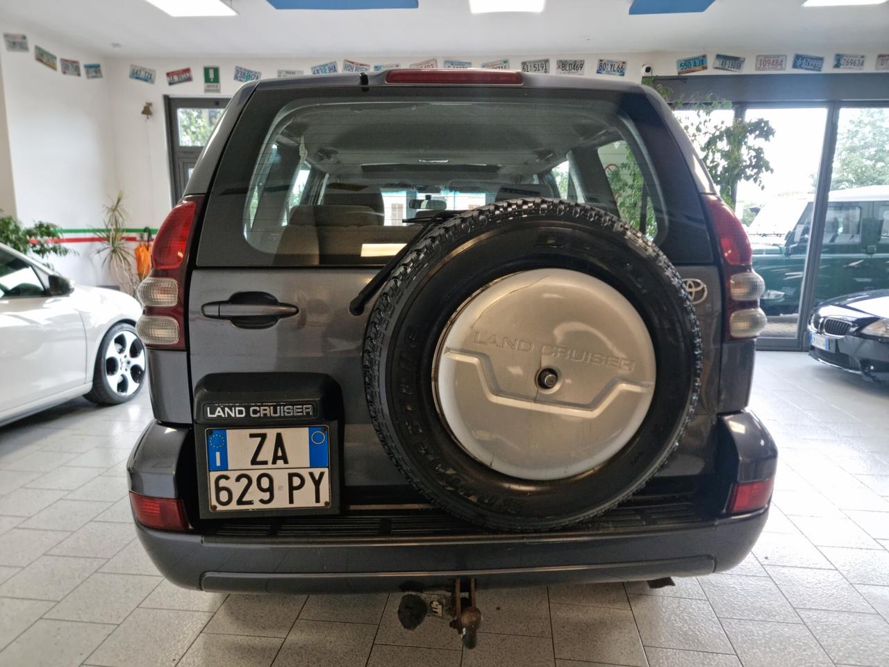 Toyota Land Cruiser 3.0 D-4D 8 POSTI