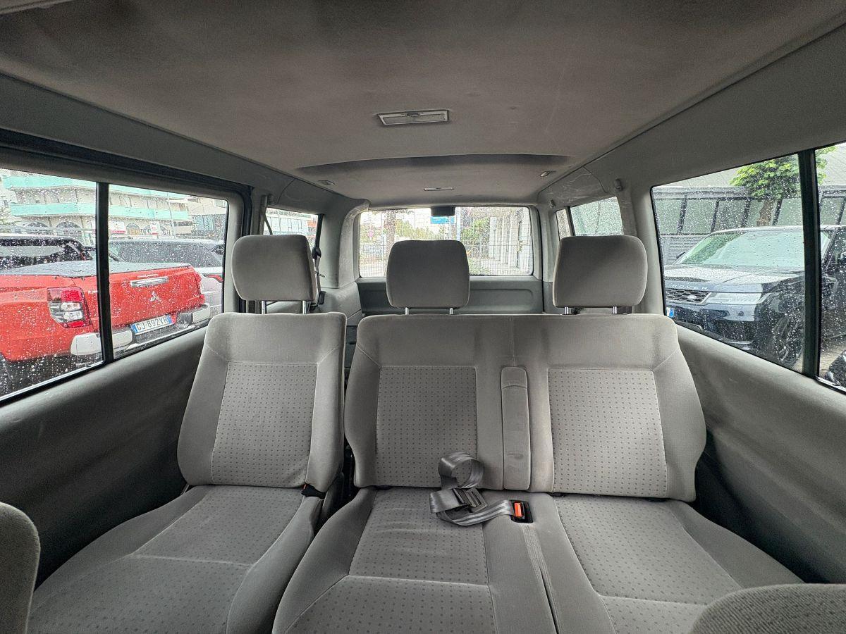 VOLKSWAGEN - T4 Caravelle 2.5 TDI 9 POSTI