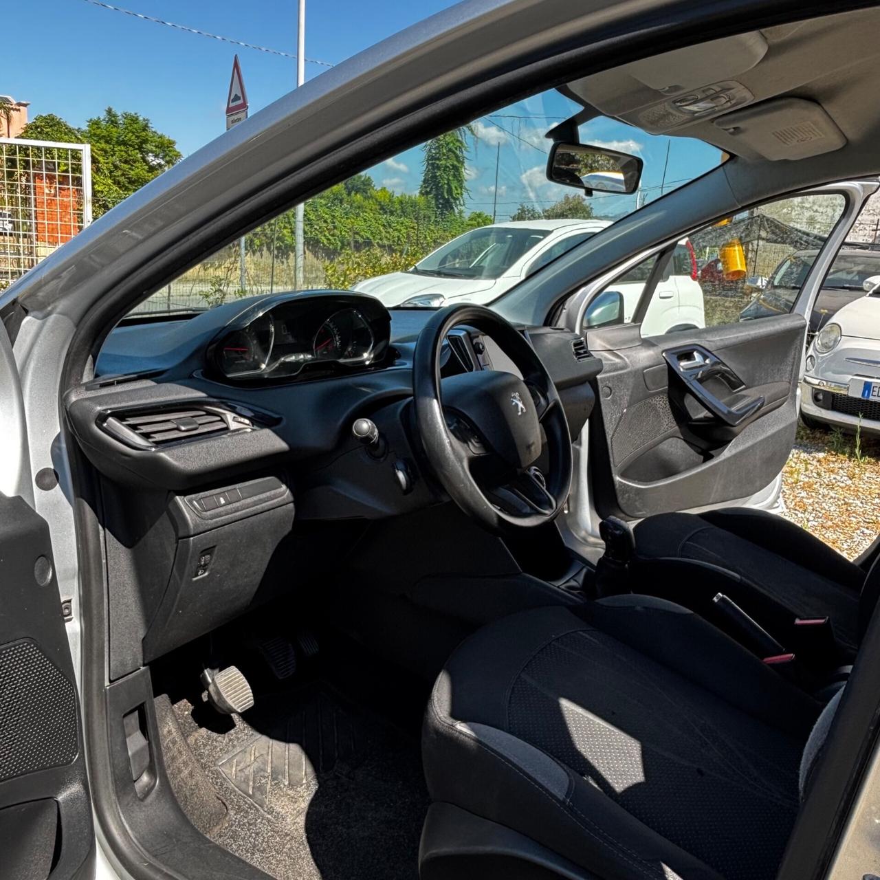 Peugeot 208 1.4 HDi 68 CV 5 porte Allure