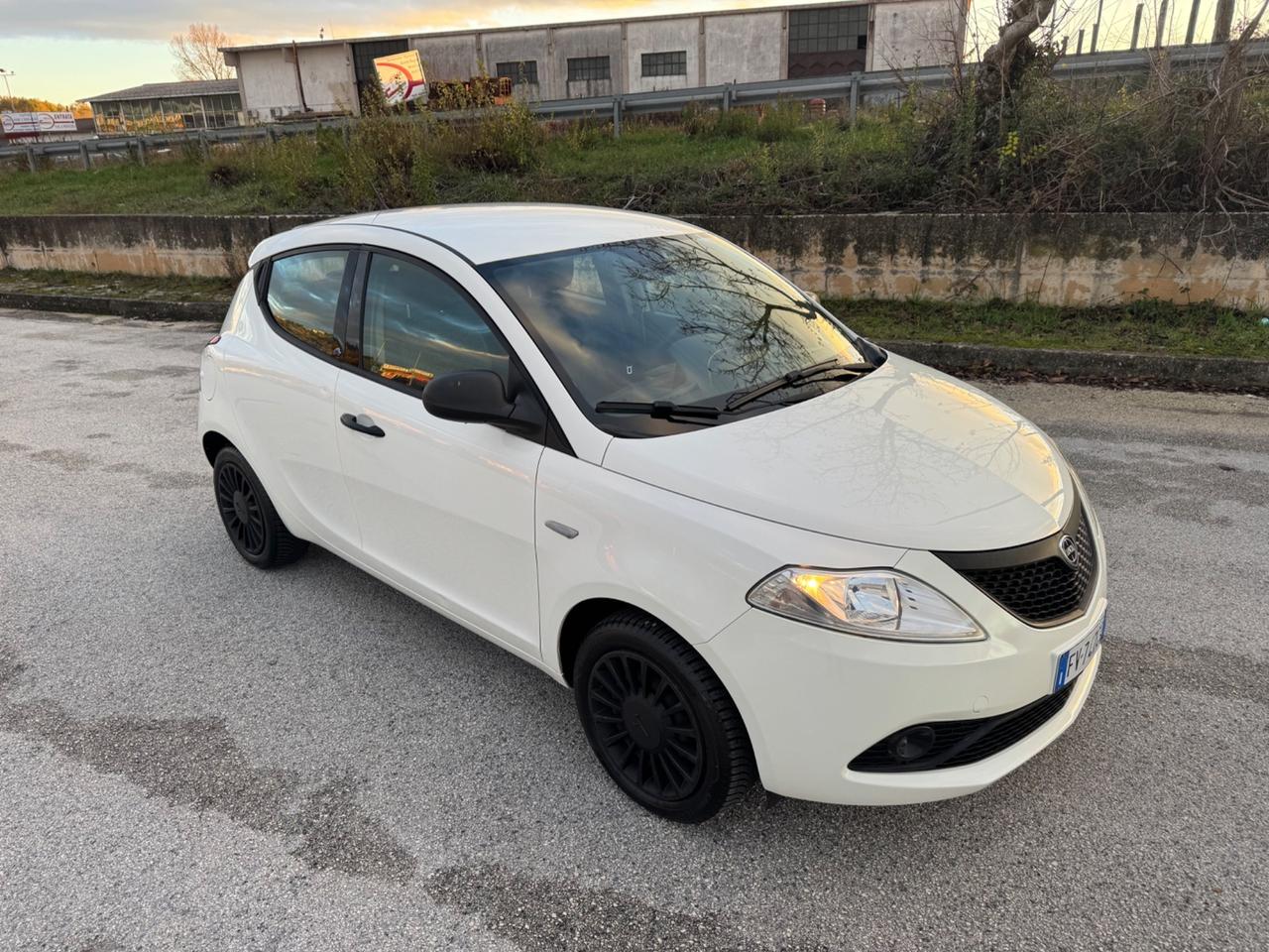 Lancia Ypsilon 1.2 69 CV 5 porte S&S Gold