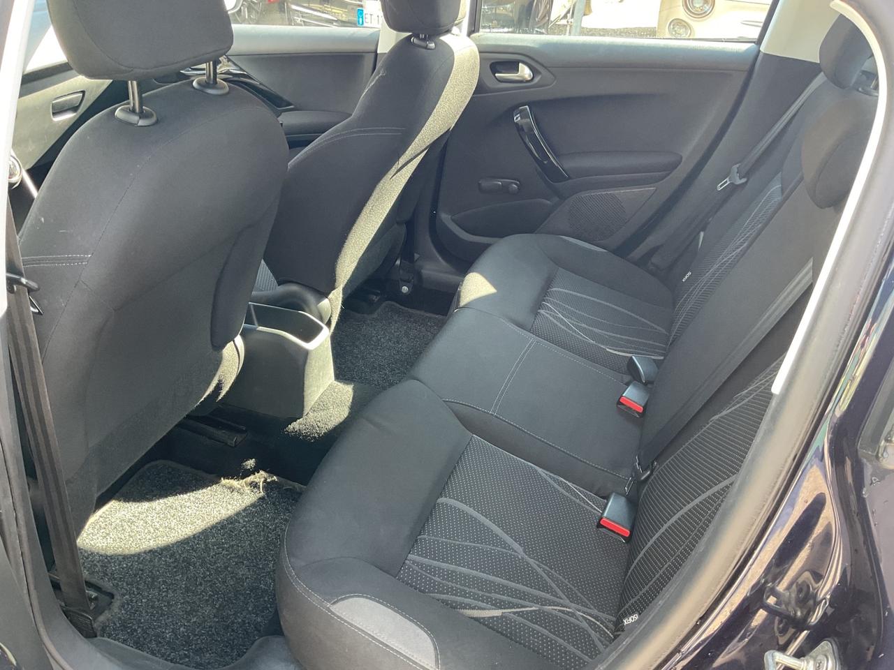 Peugeot 208 1.4 HDi 68 CV 5 porte Allure OK NEOPATENTATI