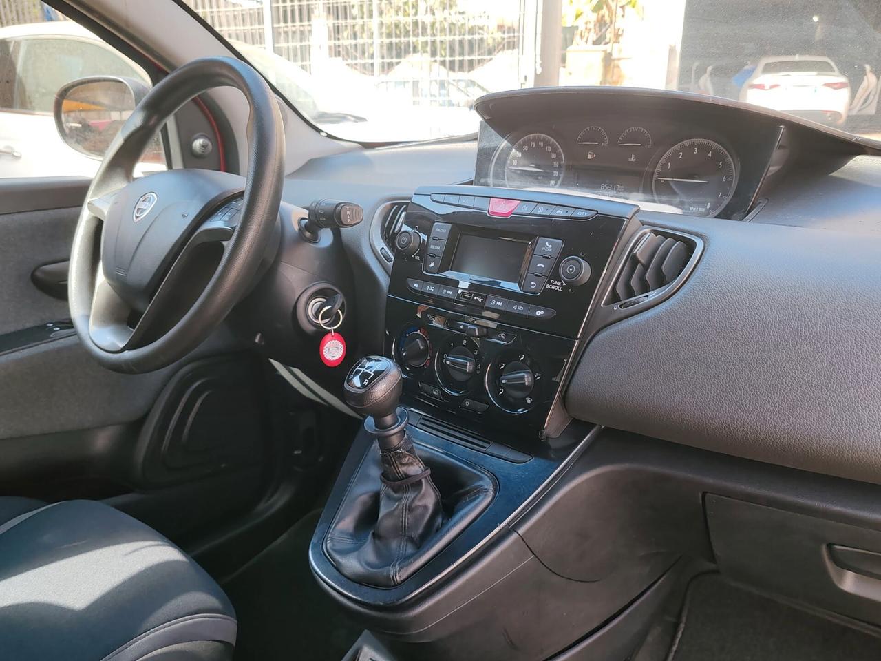 LANCIA YPSILON