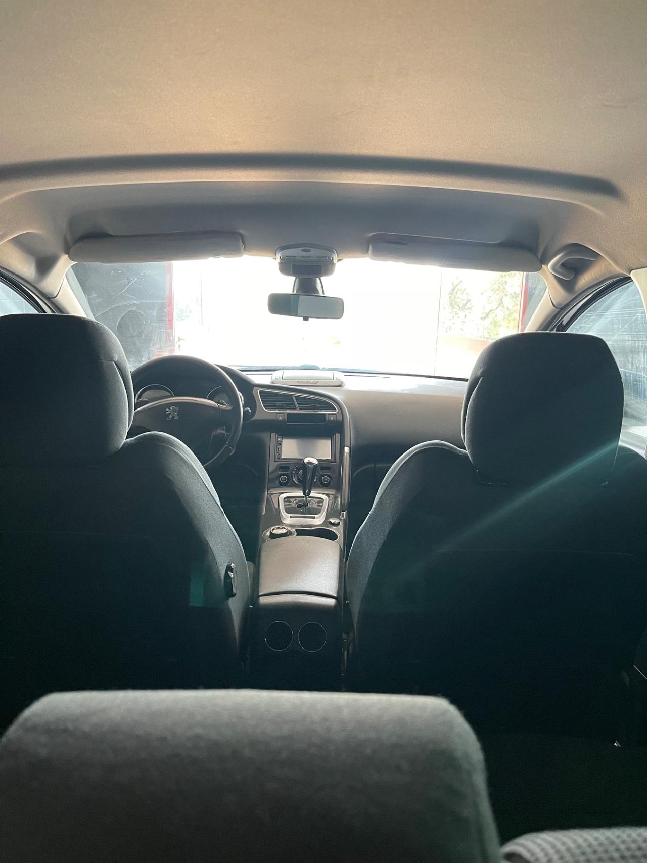 Peugeot 3008 1.6 HDi 115CV Business