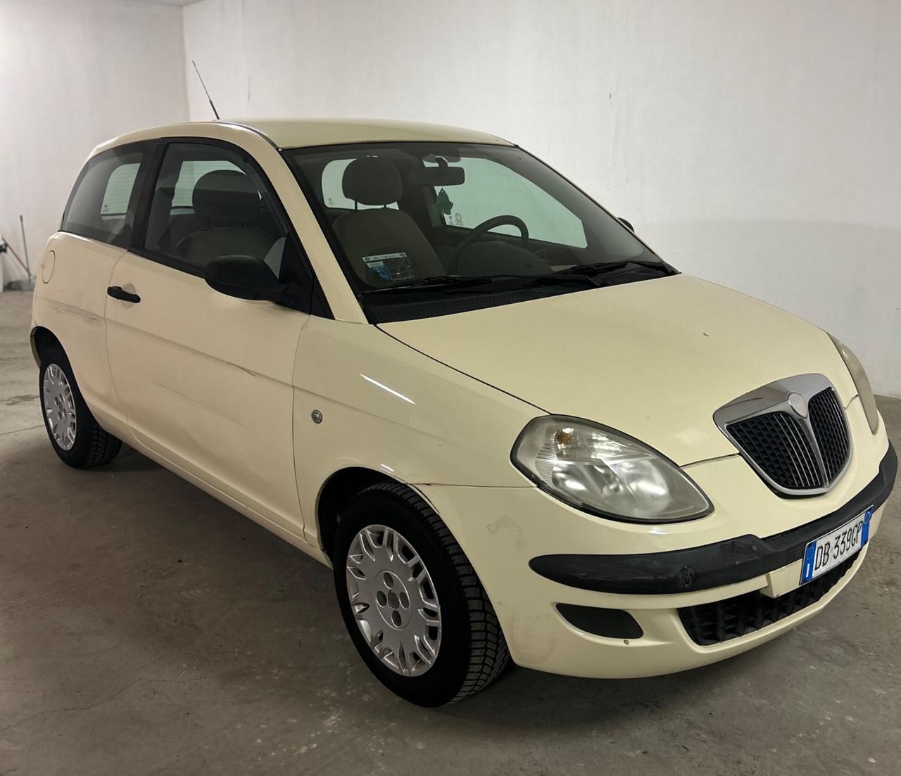 Lancia Ypsilon 1.2 16V Oro