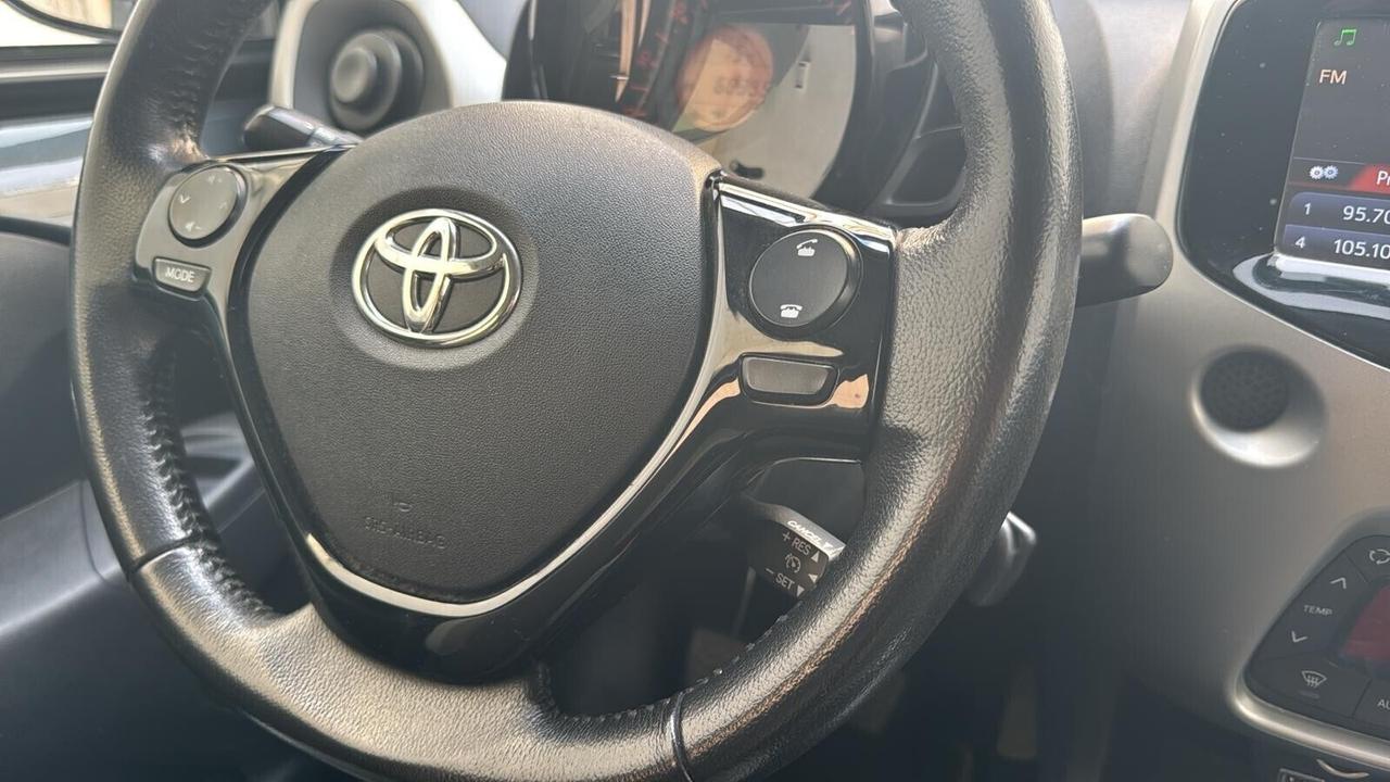 Toyota Aygo 1.0 72 CV 5 porte x-trend