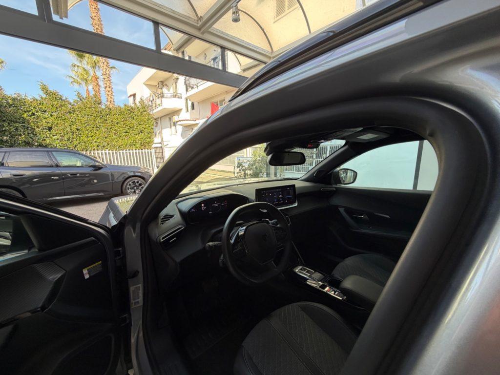 Peugeot 2008 PureTech 130 S&S EAT8 Allure da €229,00 mensili
