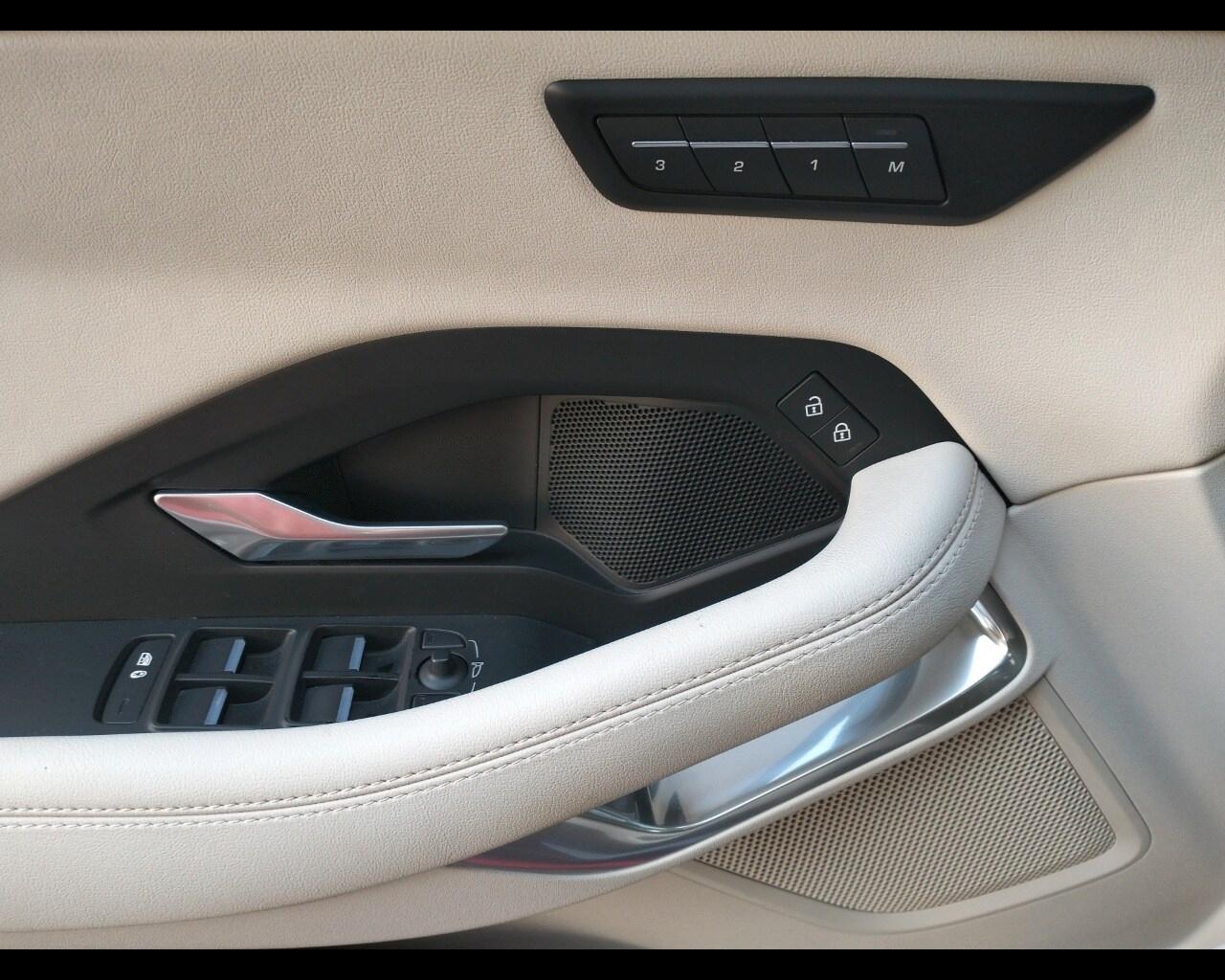 JAGUAR E-Pace (X540) E-Pace 2.0D I4 204 C...