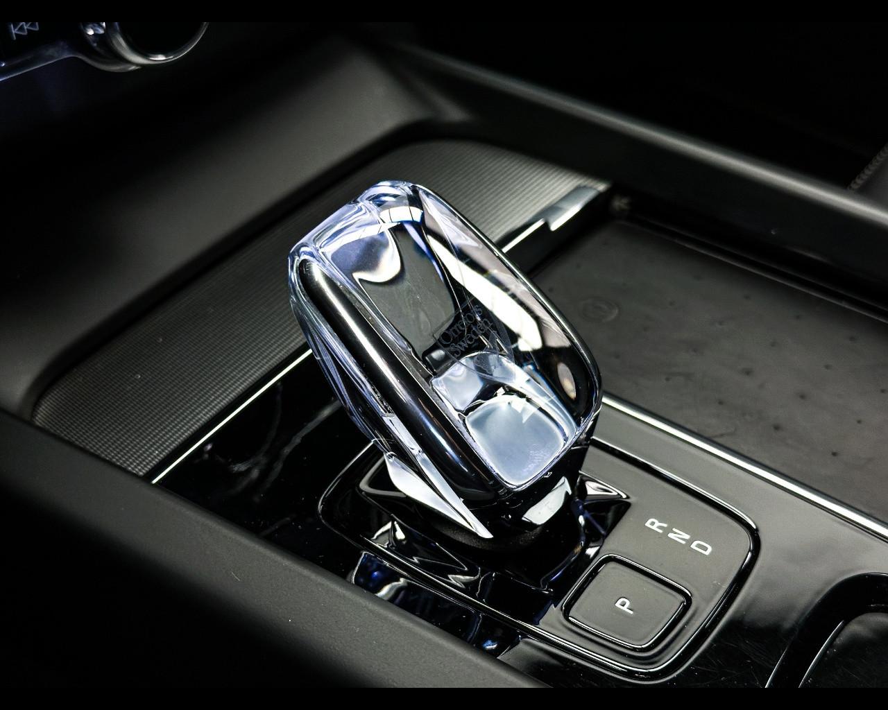 VOLVO XC60 B4 (d) AWD automatico Plus Dark