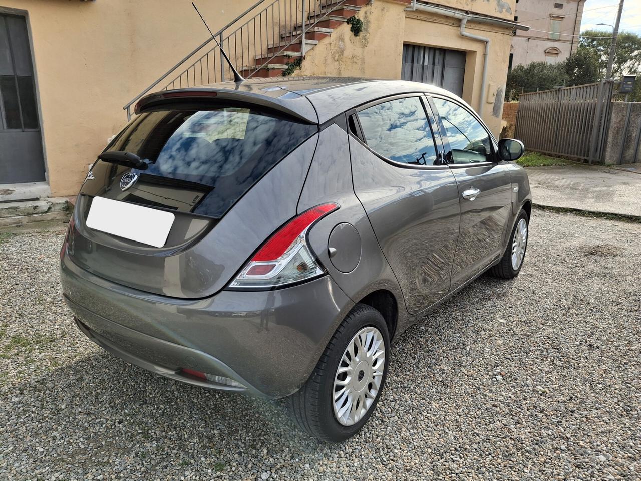 Lancia Ypsilon 1.2 69 CV 5 porte Silver