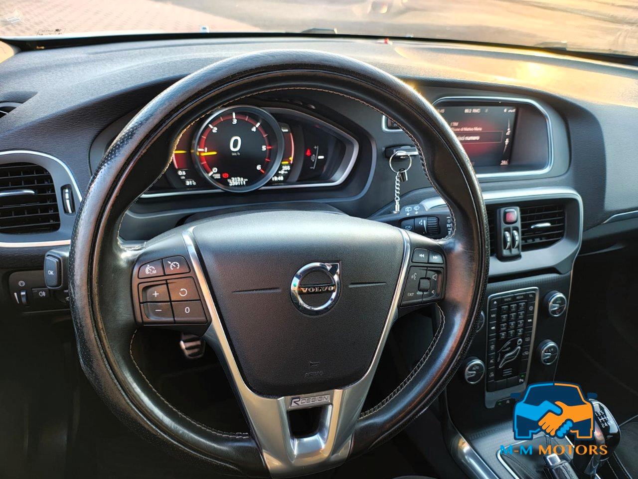 Volvo V40 2.0 d2 R-design Momentum my17