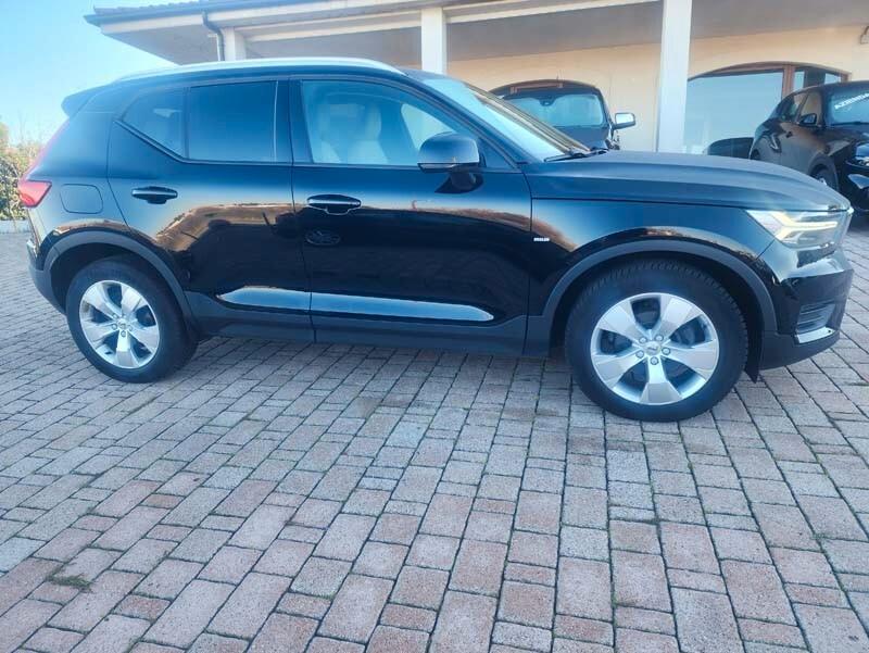 Volvo XC40 D3 Momentum 2.0 TDI 150 CV Automatica