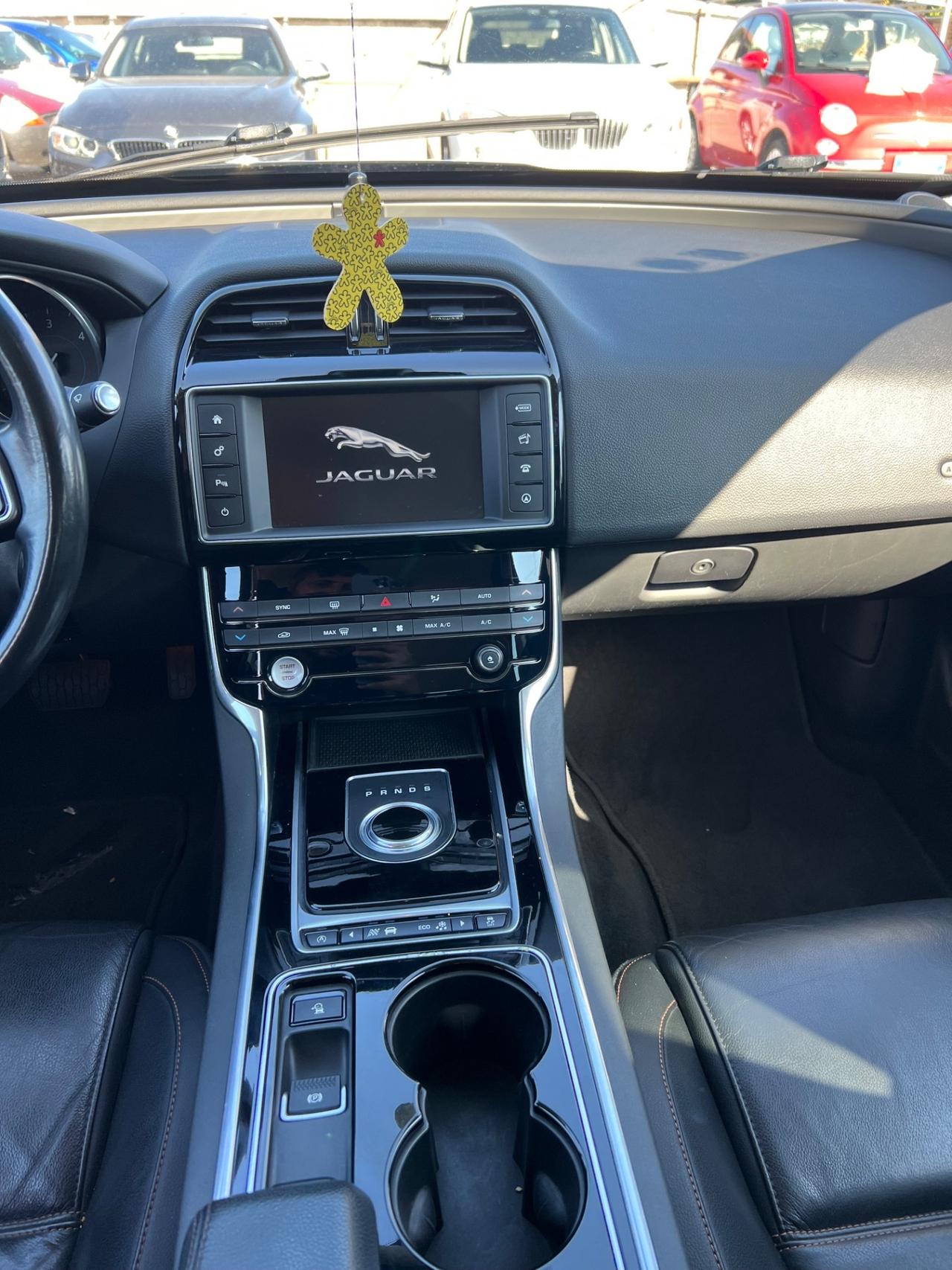 Jaguar XE 2.0 D Turbo 180CV Pure