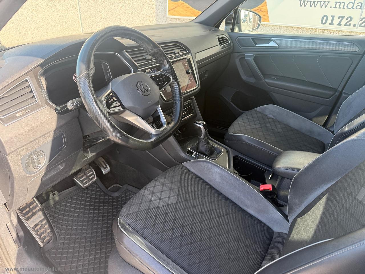 VOLKSWAGEN Tiguan 2.0 TDI 150CV SCR DSG R-Line FULL BLACK NUOVO MODELLO