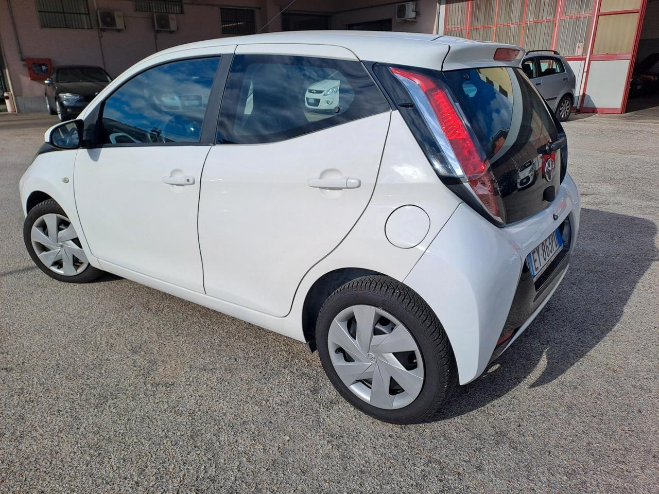 Toyota Aygo 1.0 VVT-i 69 CV 3 porte x-play