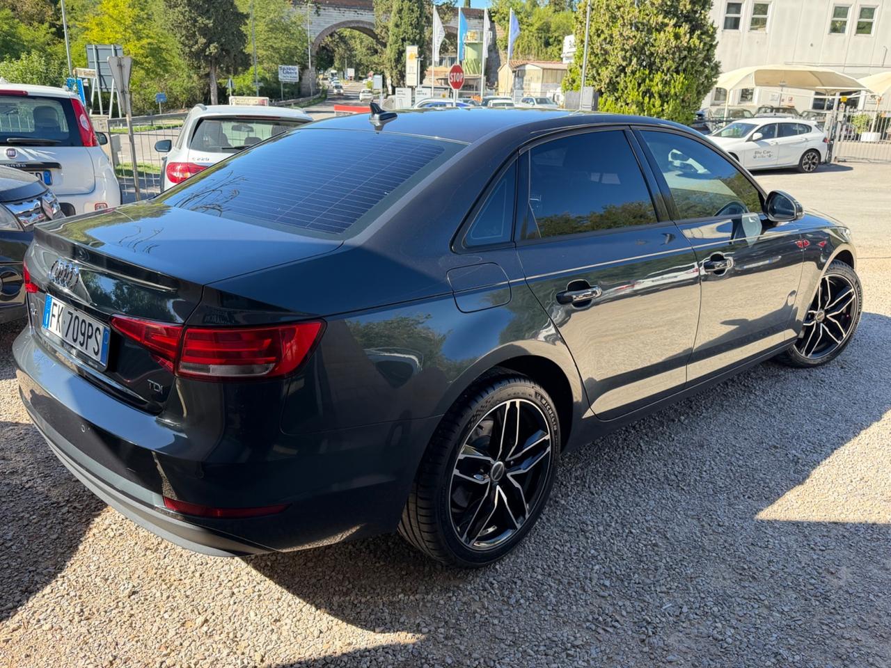 Audi A4 2.0 TDI 150 CV S tronic