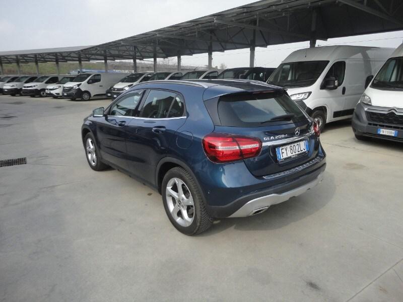 MERCEDES GLA (X156) GLA 200 d Automati...