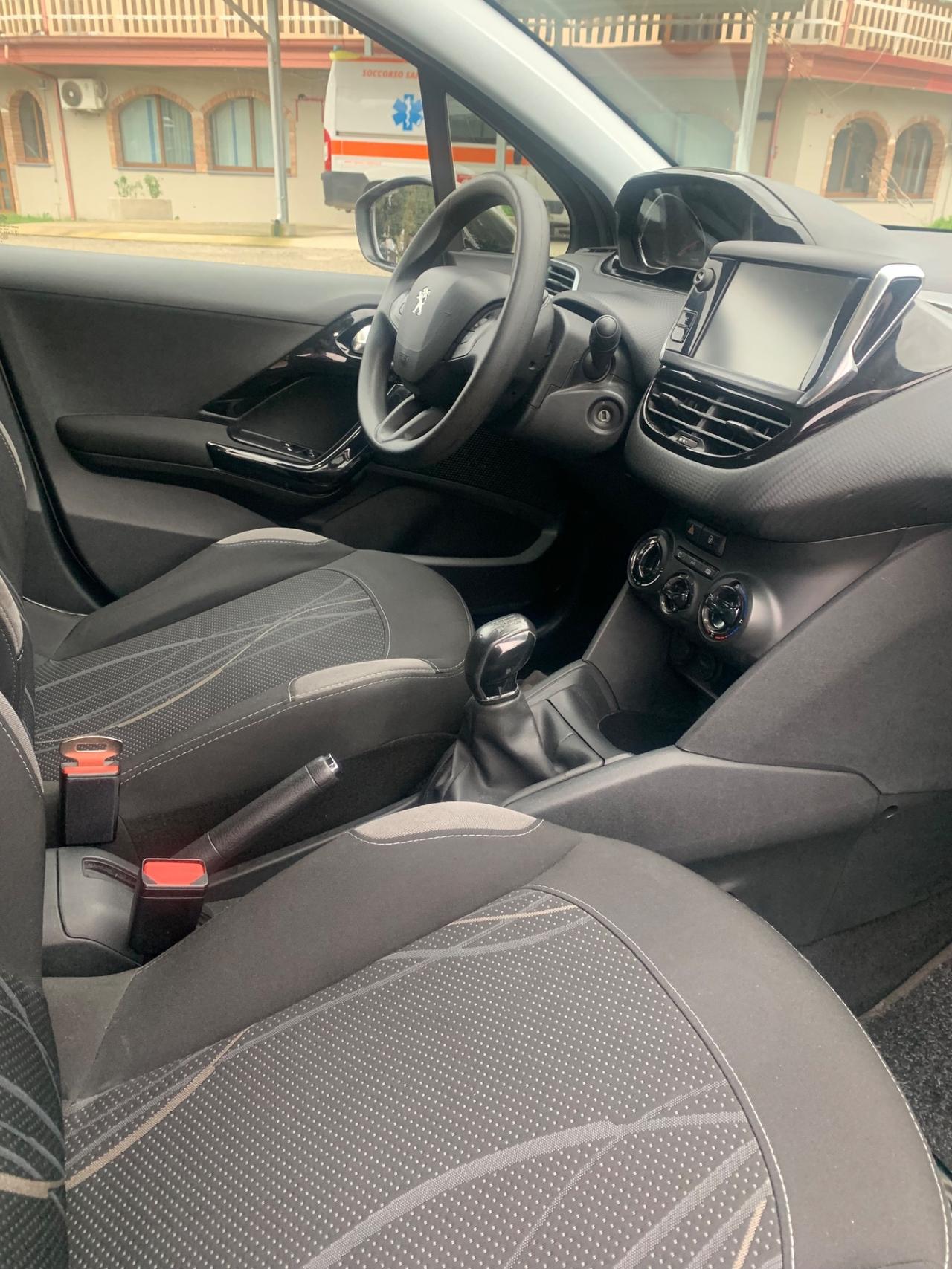 Peugeot 208 1.4 HDi 68 CV 5p Allure 130000KM