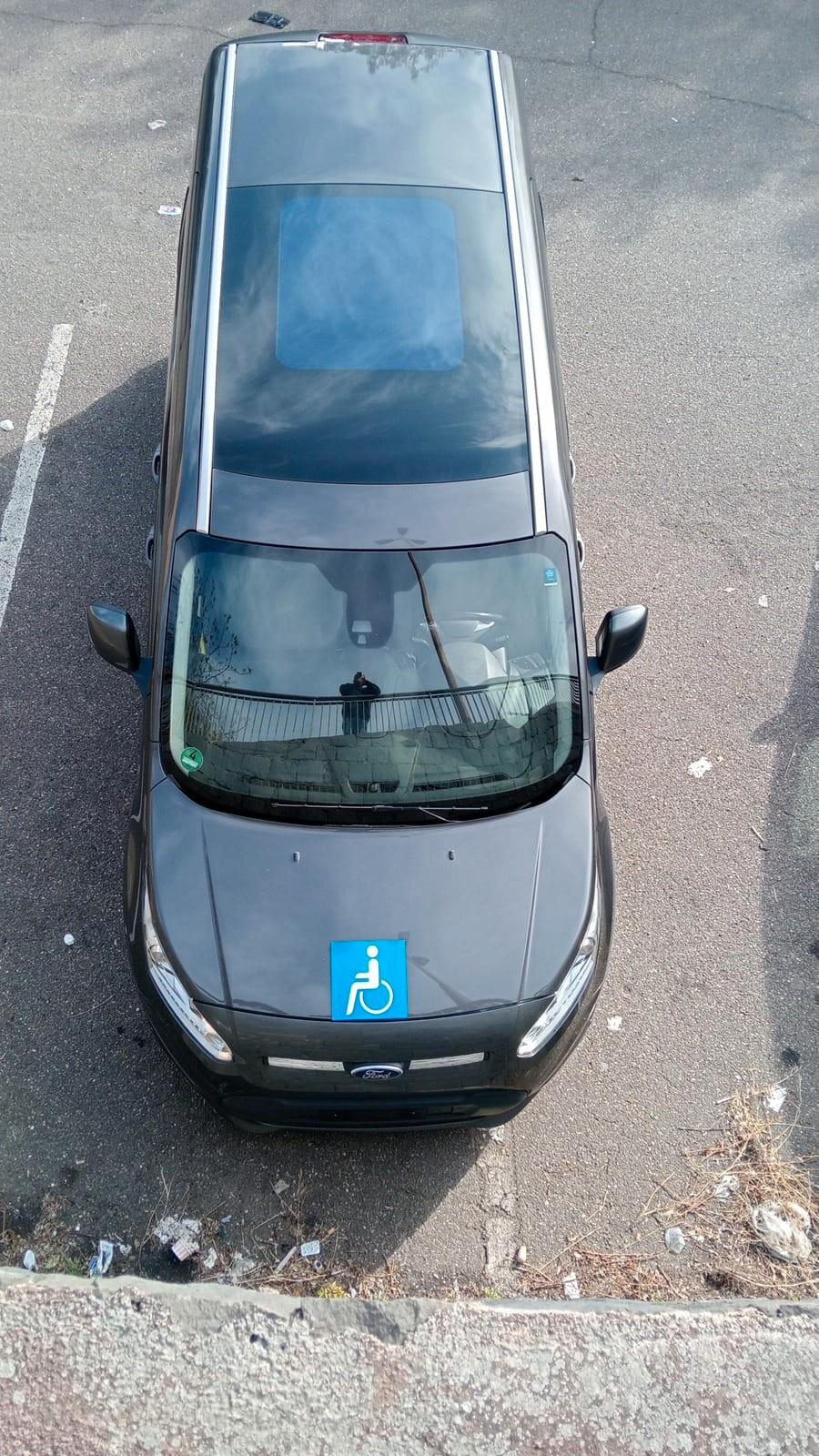 Ford Tourneo Connect Pianale ribassato con rampa disabili in carrozzina
