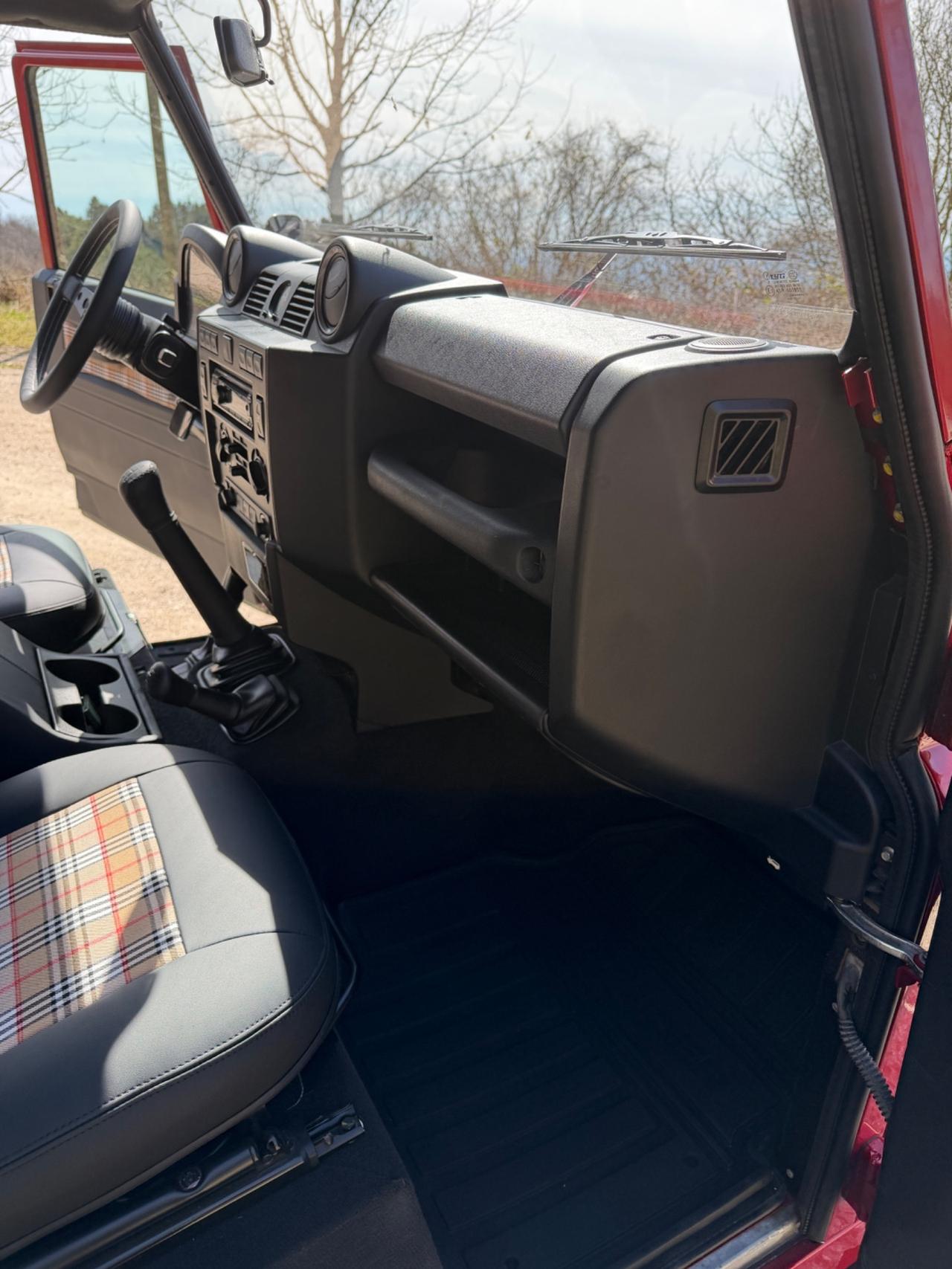 Land Rover Defender 90 2.2 TD4 IBRIDA