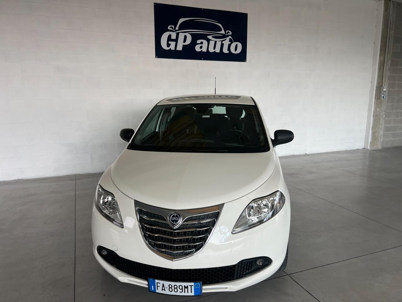 Lancia Ypsilon 1.2 69 CV 5 porte Gold KM 76.638 OK NEOPATENTATI
