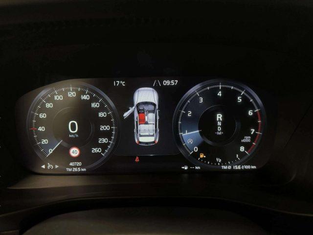 VOLVO XC40 T2 MOMENTUM CORE AUTOMATICA