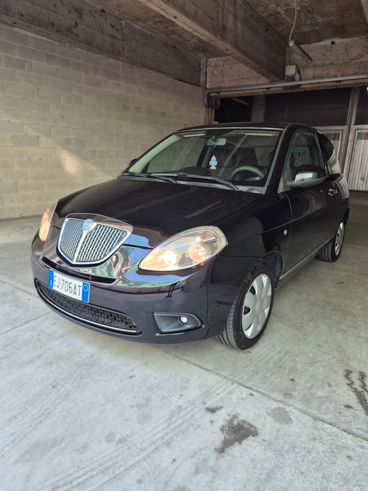 Lancia Ypsilon 1.2 69 CV Platinum neo patentati