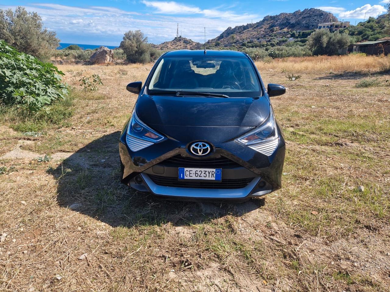 Toyota Aygo Connect 1.0 VVT-i 72 CV 5 porte x-clusiv