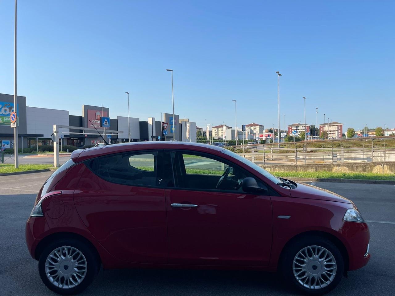Lancia Ypsilon 1.2 69 CV 5 porte Platinum