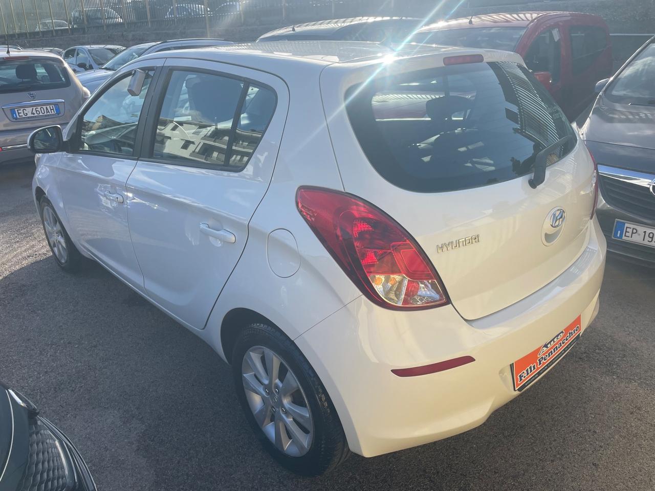 HYUNDAI i20 1.2 BENZINA 85 (CV) 2013