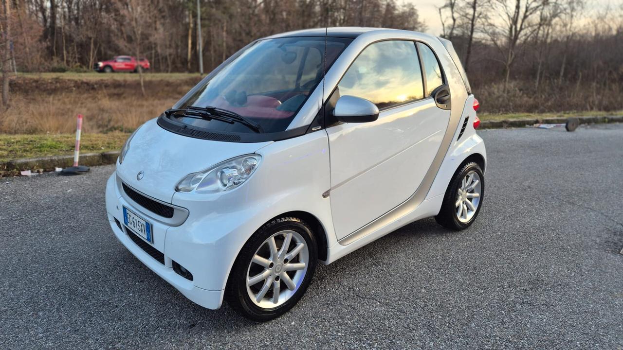 Smart ForTwo 52 kW MHD coupé White Tailor Made