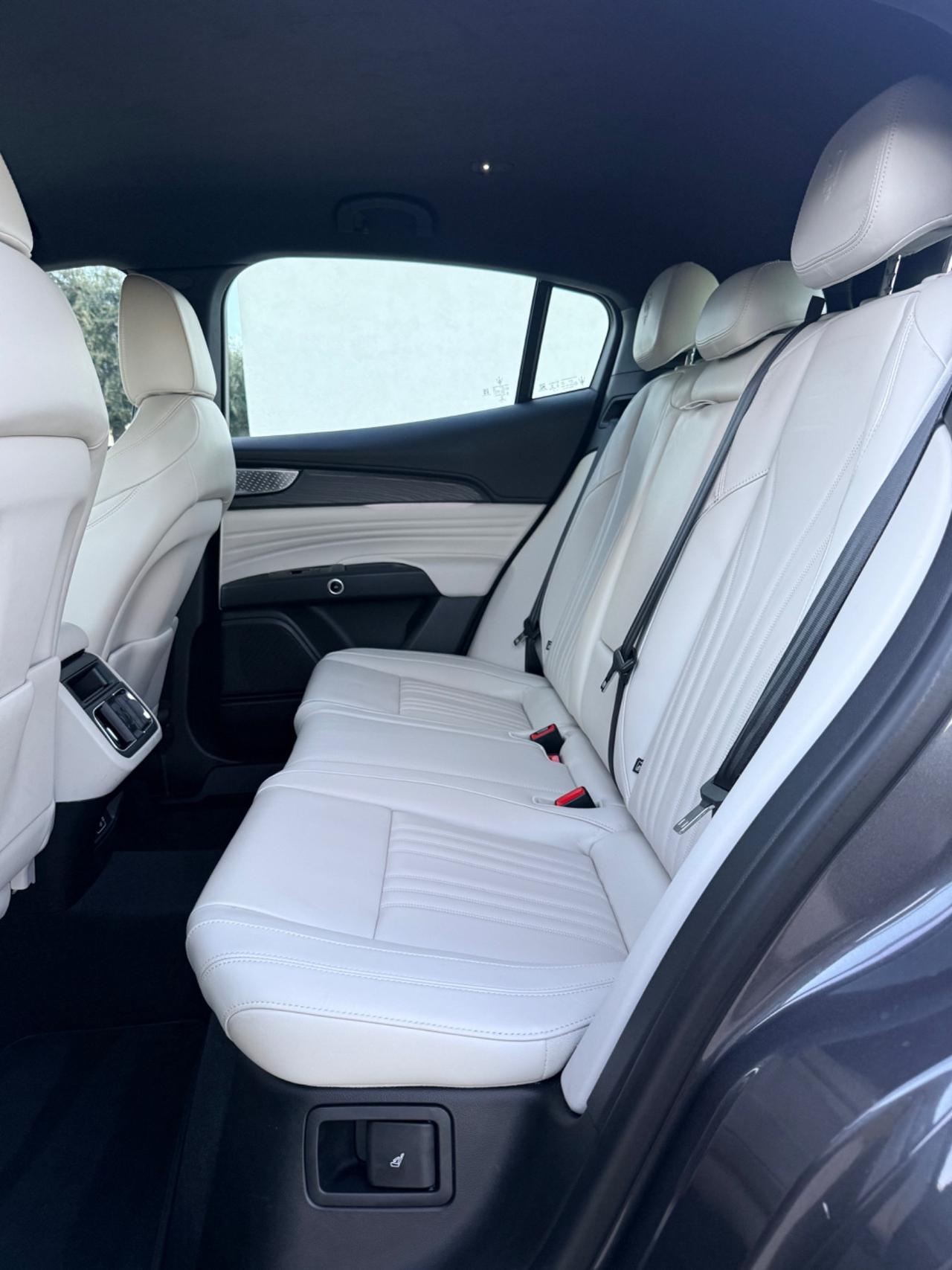 Maserati Grecale MHEV (BENZINA/ELETTRICXA) 300 CV GT ,VIRTUAL COCKPIT,LUCI SOFFUSE,APPLE CARPLAY,TELECAMERA