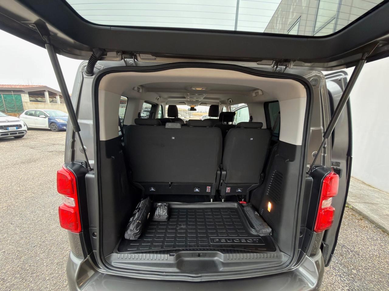 Peugeot Traveller BlueHDi 120 S&S EAT8 Standard Active