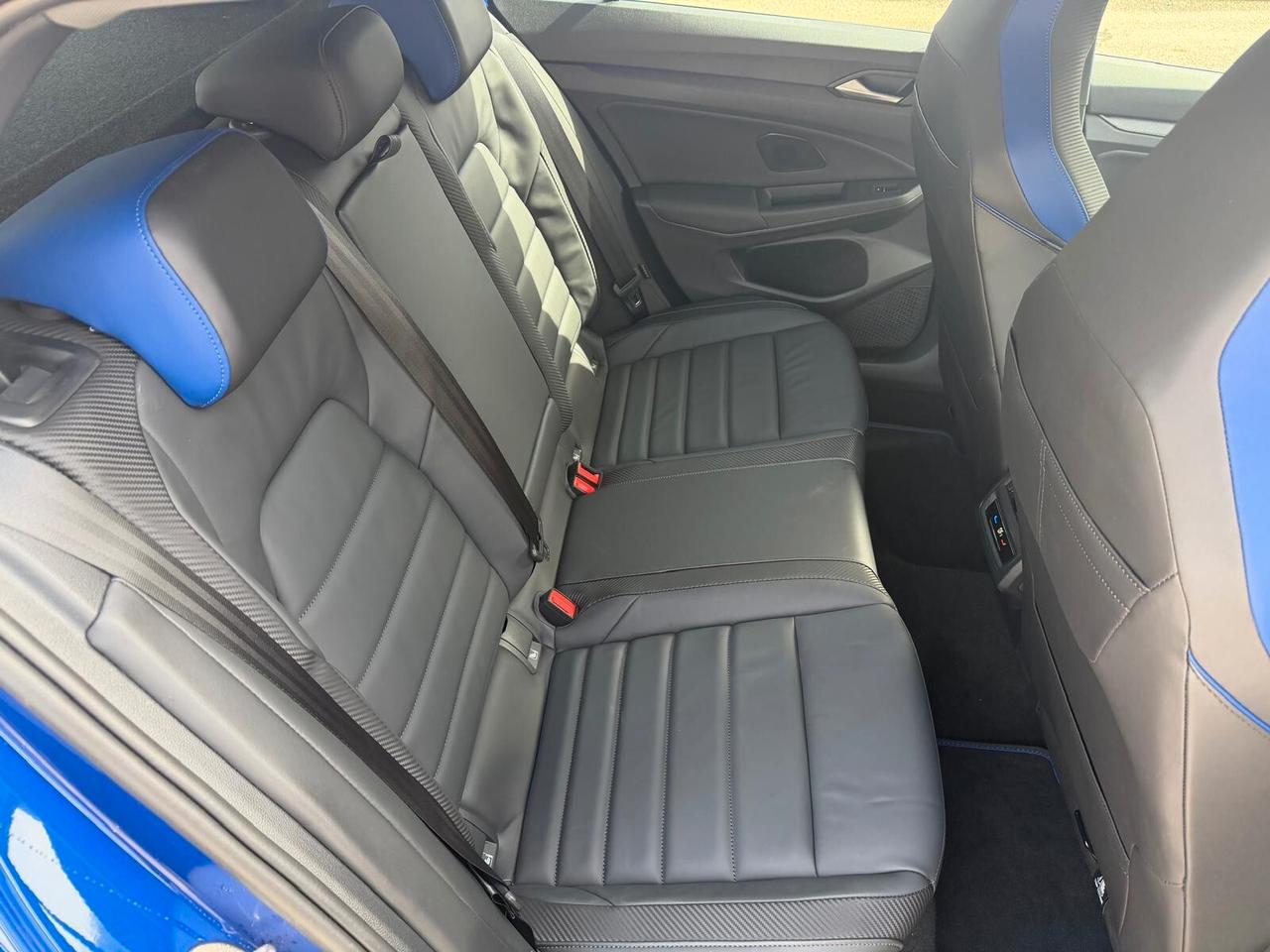 Volkswagen Golf R/2.0/DSG/4MOTION/BLACK EDITION/HEAD UP/NAVI/TELPDC/F1/CERCHI 19/SED.SPORT/PRONTA CONSEGNA!!