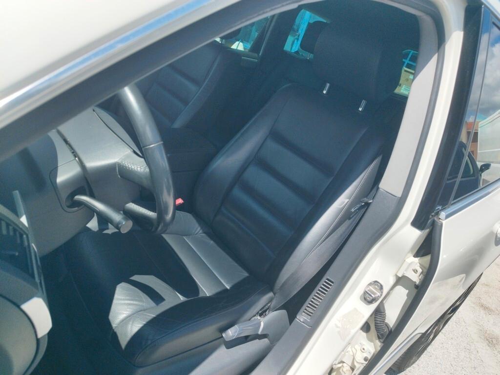 Volkswagen Touareg 3.0/240CV V6 TDI DPF tip. Executive