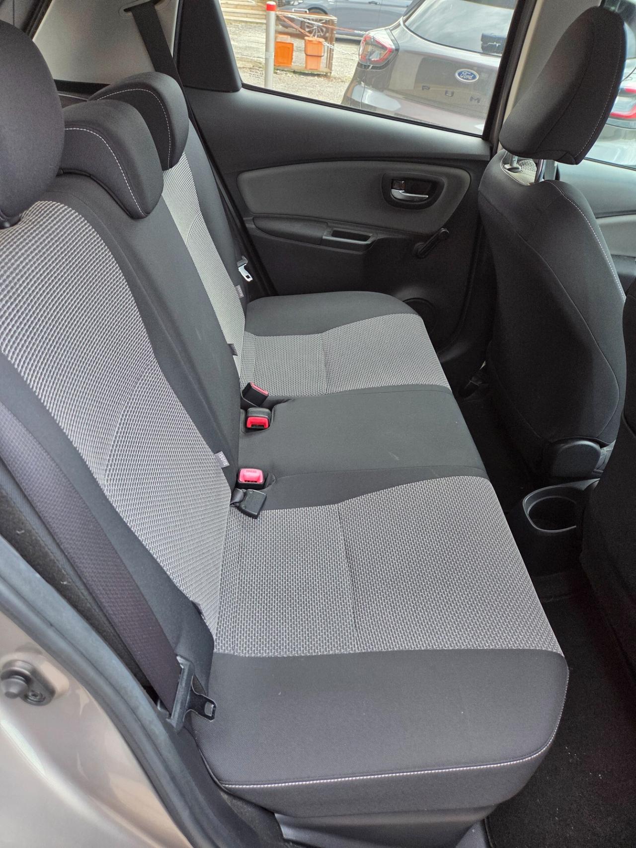 Toyota Yaris Hybrid - 2015