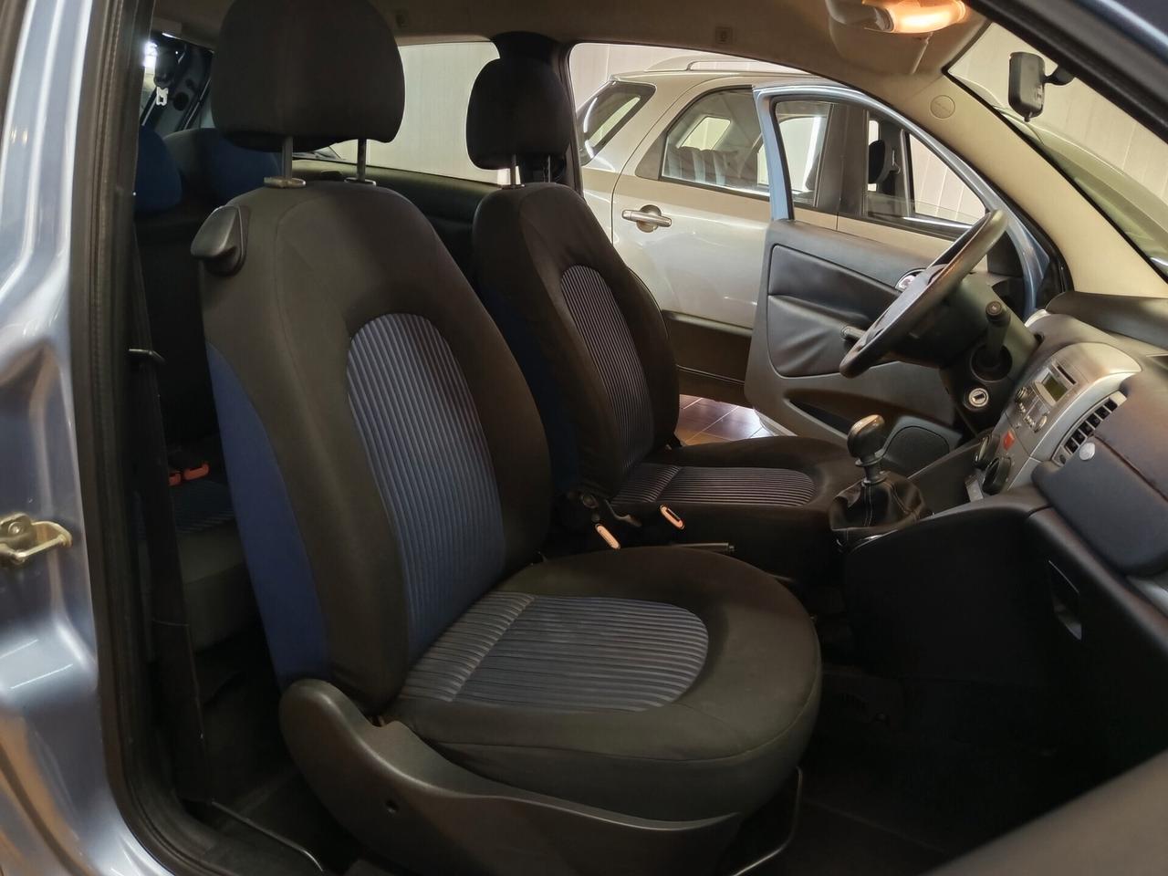Lancia Ypsilon 1.2 Argento 121 Mila chilometri ok neopatentati