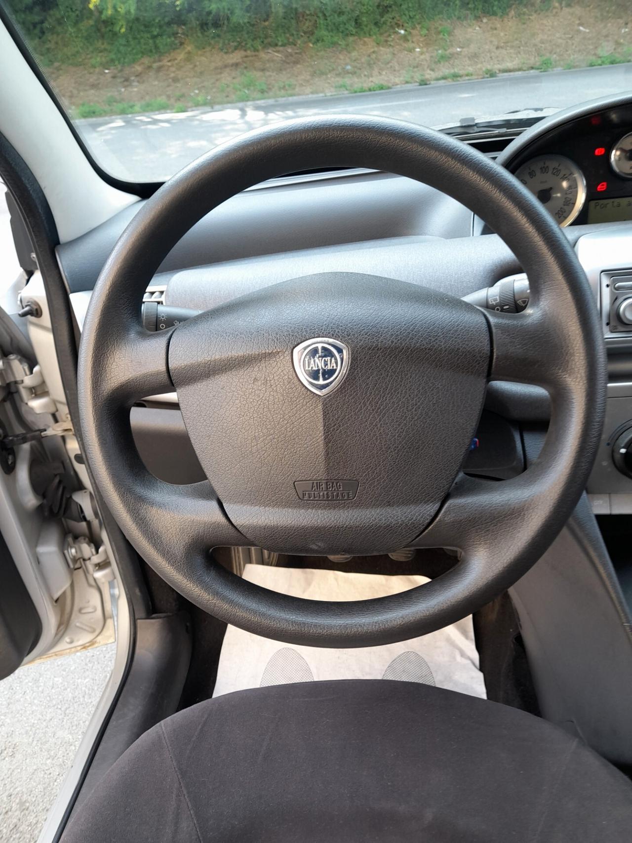 Lancia Ypsilon 1.2 Argento