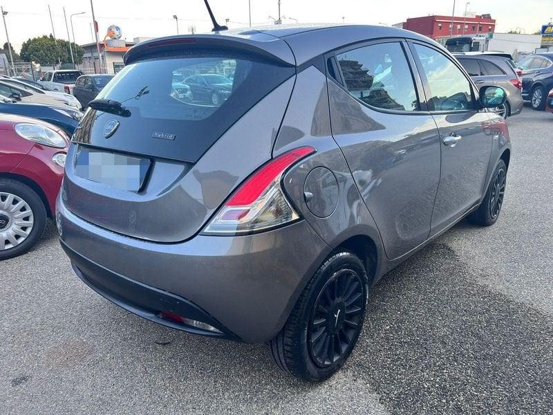 Lancia Ypsilon 1.0 FireFly 5 porte S&S Hybrid Silver