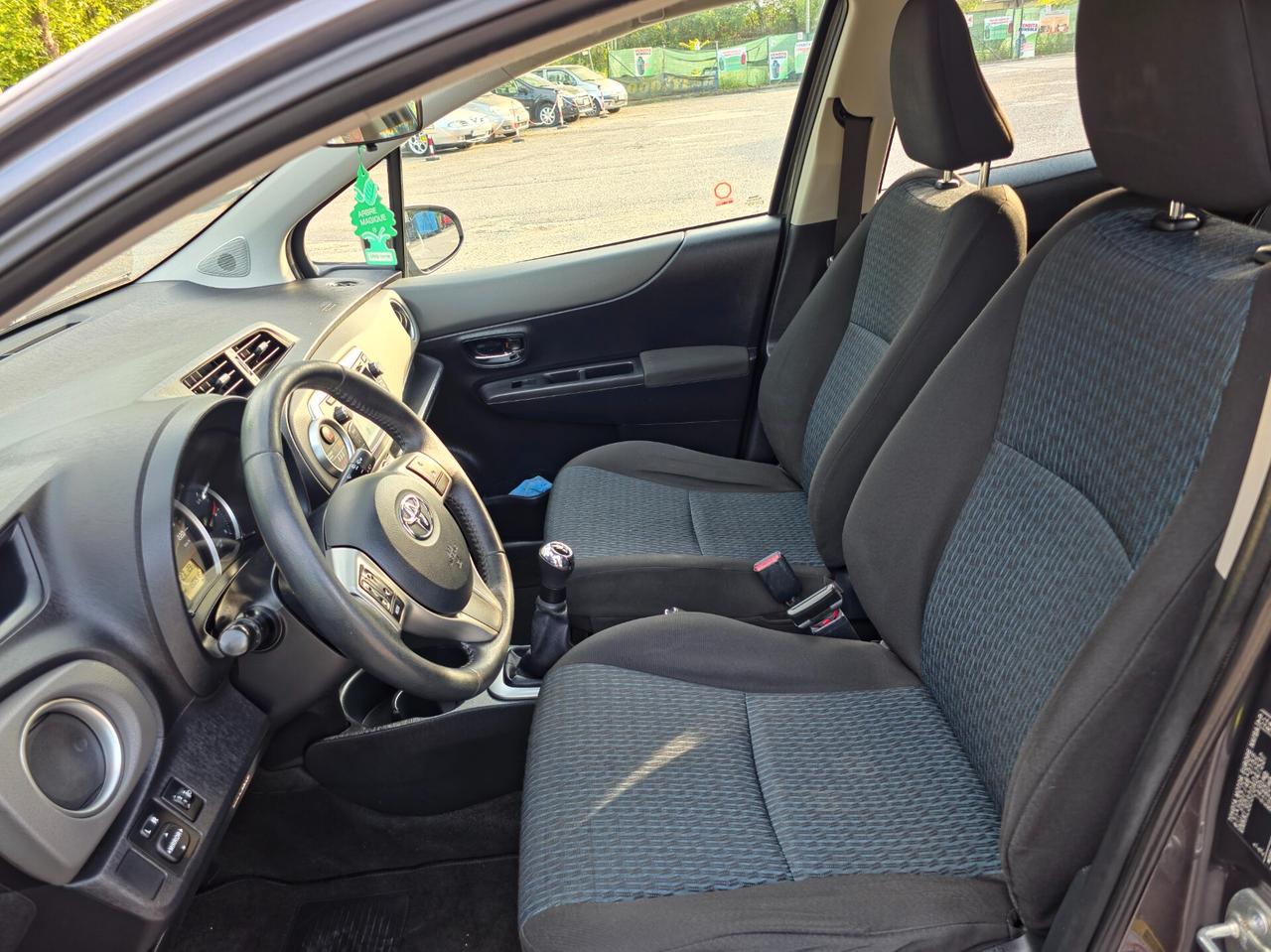 Toyota Yaris 1.0 5 porte Lounge CV-69 E5B Manuale NEO