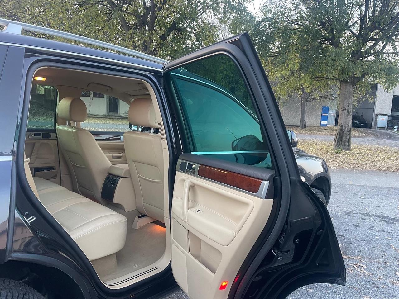 Volkswagen Touareg 3.0/240CV V6 TDI DPF tip. Exclusive