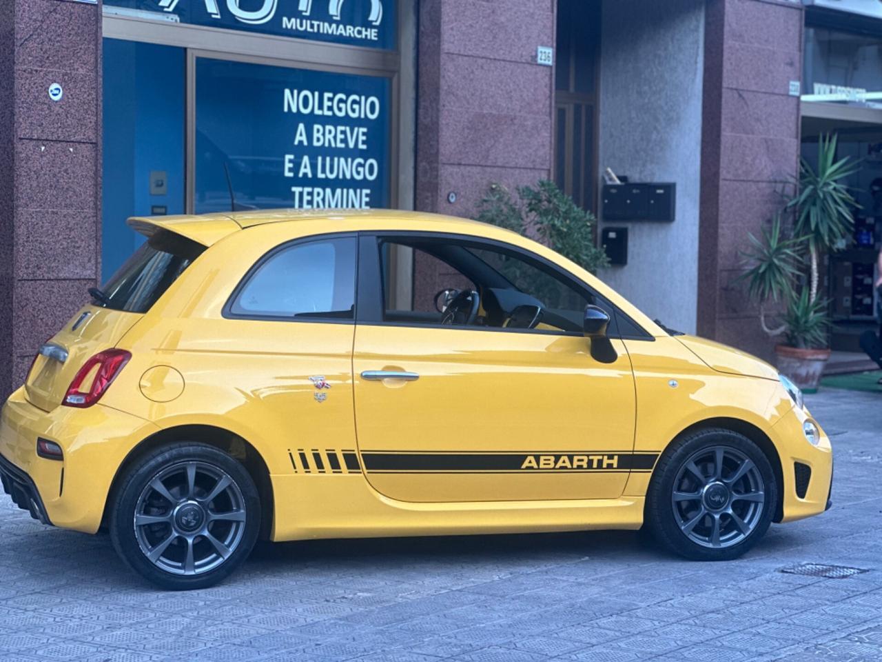 Abarth 595 tua a 239 Euro al mese senza anticipo