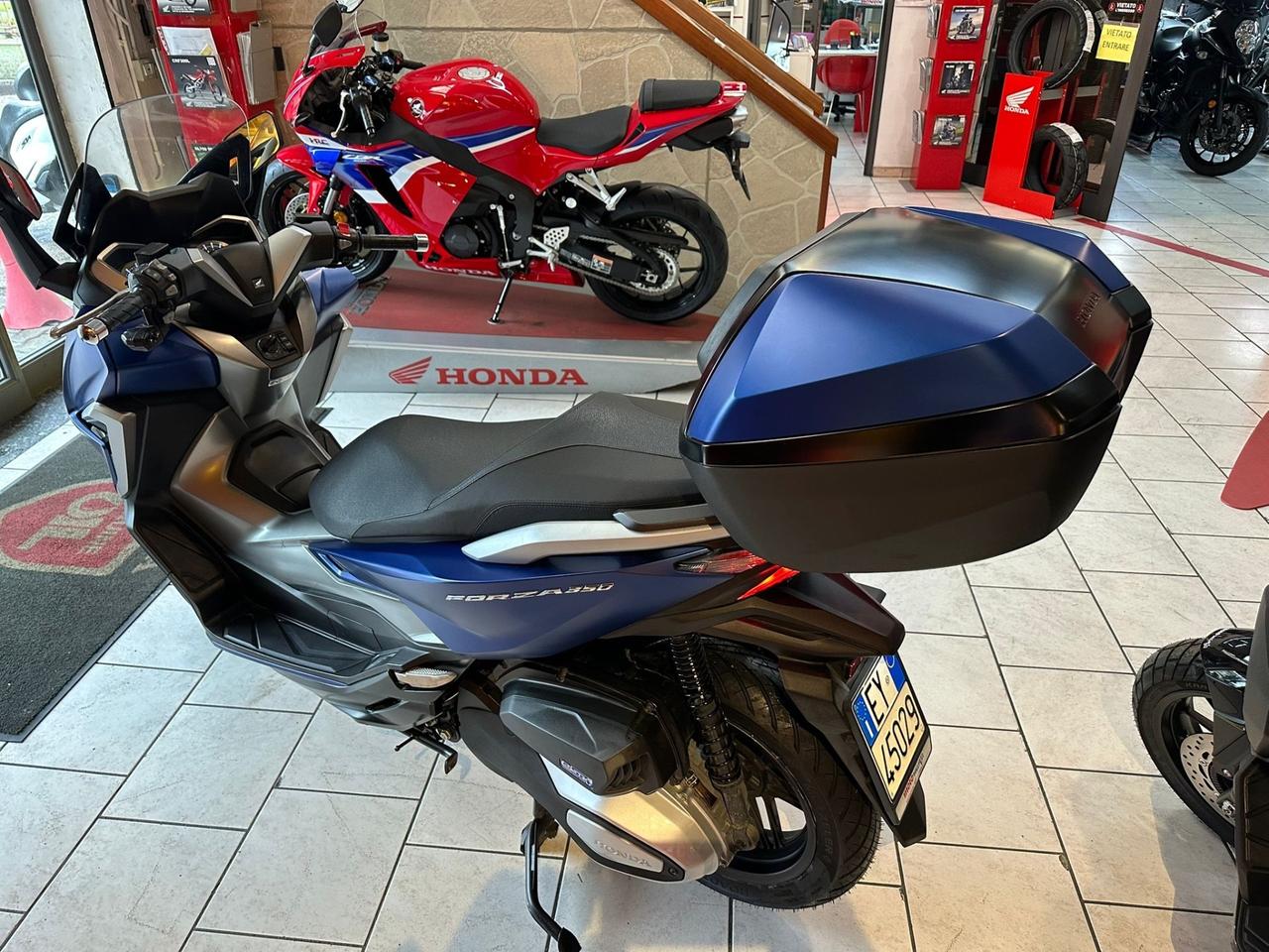 Honda Forza 350 deluxe