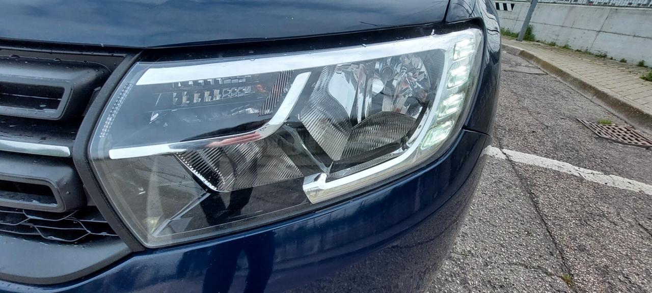 DACIA SANDERO 1,0 GPL DI SERIE CASA MADRE 100 CV TELEFONO X NEOPATENTATI IMPECCABILE