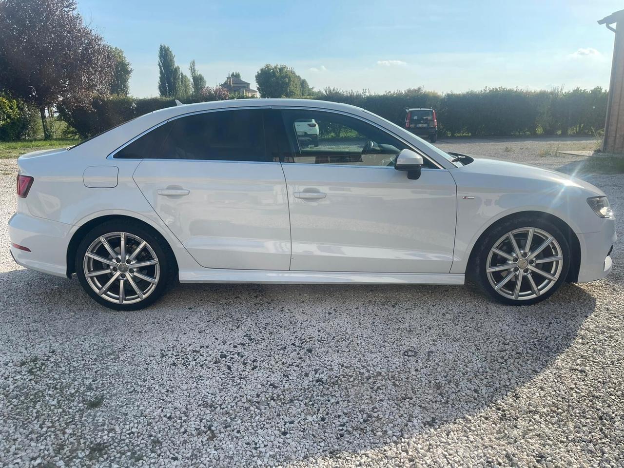 Audi A3 Sedan 1.6 TDI clean diesel S tronic Ambition