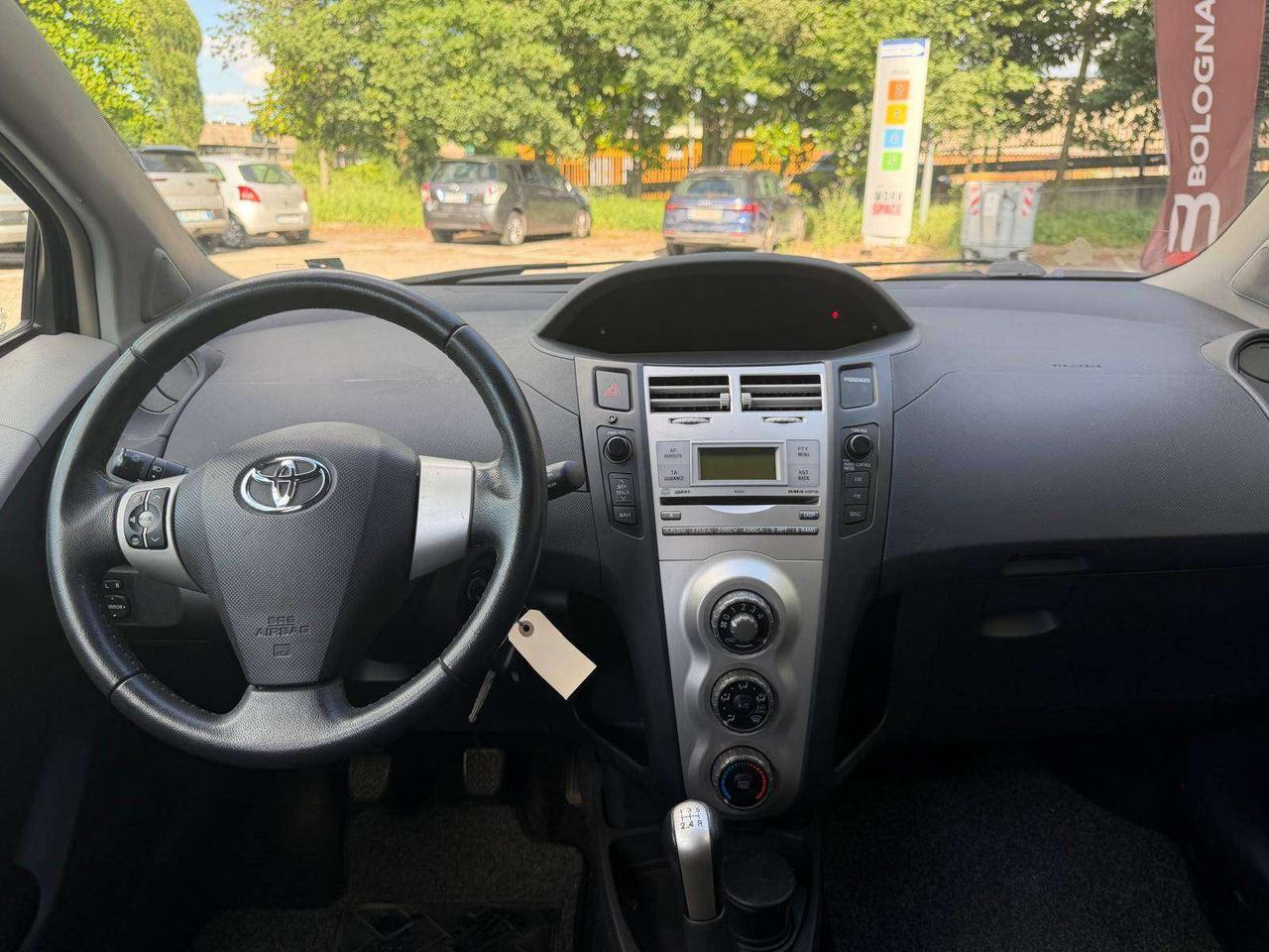 Toyota Yaris BENZINA