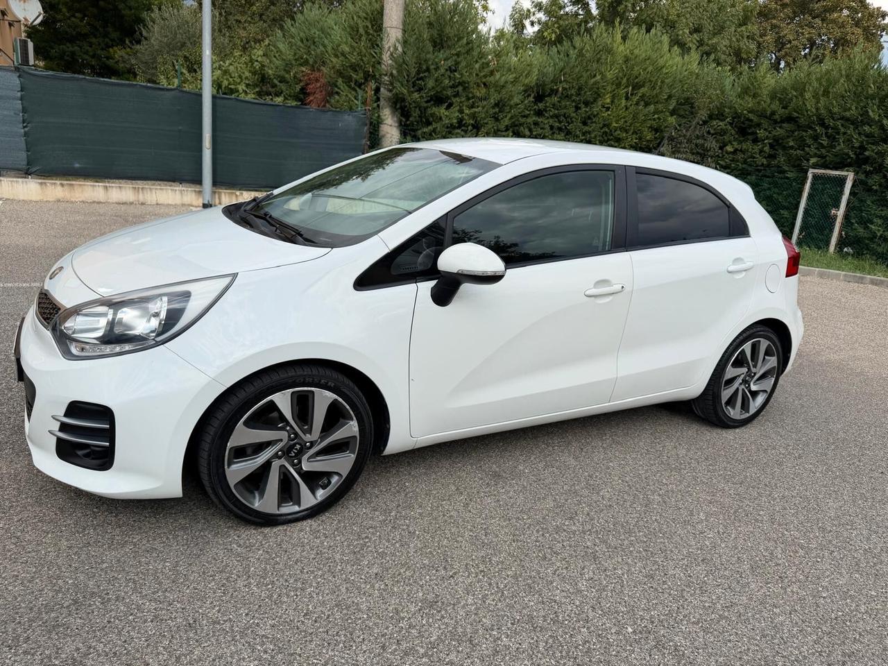 Kia Rio 1.4 crdi - NEOPATENTATI - 12 MESI DI GARANZIA -