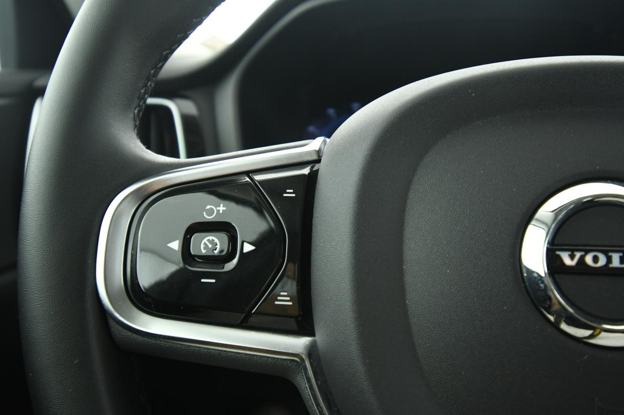 VOLVO V60 Cross Country 2.0 b4 Core awd auto CAMERA+FULL LED